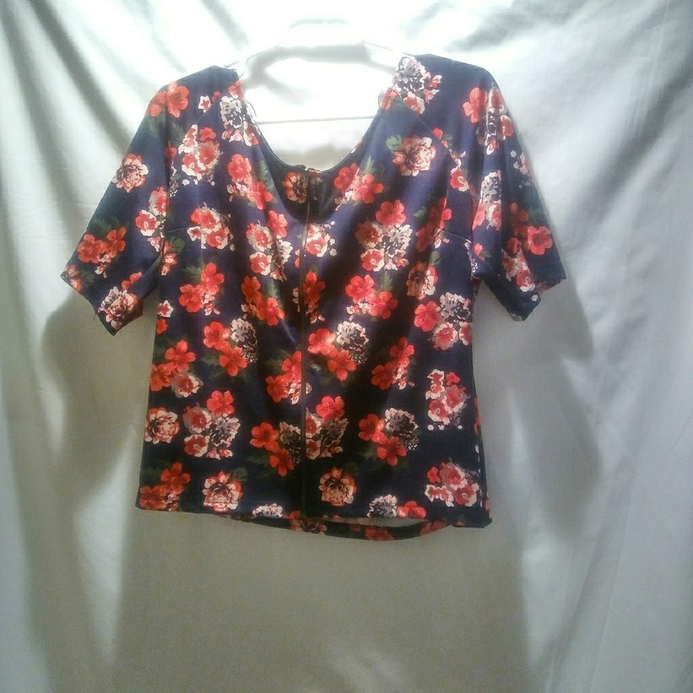 Foral navy blue top